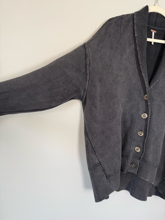 Like New Free People Camomile Oversized Cardigan in Washed Black Size Small - Picture 4 of 12
